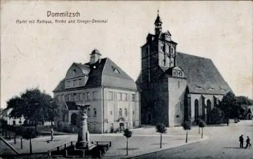 Ak Dommitzsch an der Elbe Sachsen, Markt, Rathaus, Kirche, Kriegerdenkmal