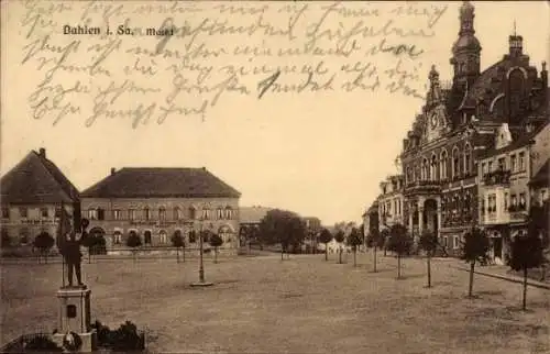 Ak Dahlen in Sachsen, Markt, Rathaus, Denkmal