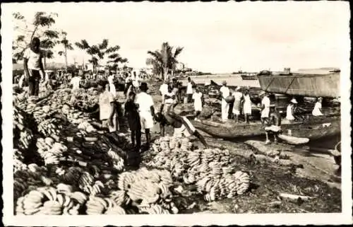 Ak Douala Duala Kamerun, Bananenmarkt