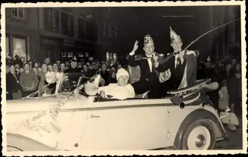 Foto Ak Narrengilde Lörrach, Elferratsmitglieder am Rosenmontag 1938 in Freiburg