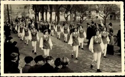 Foto Ak Narrengilde Lörrach, Oberrheinischer Narrentag Zell im Wiesental 1950, Narrenzunft, Festzug