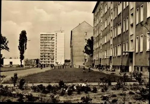 Ak Sandersdorf Brehna in Sachsen Anhalt, Platz des Friedens, Hochhaus