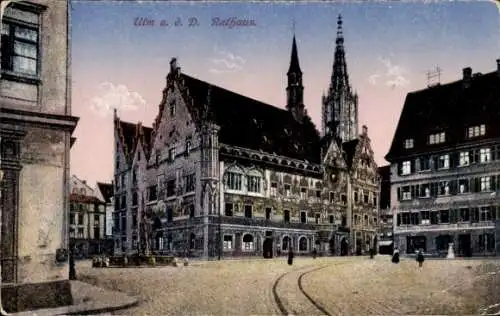 Ak Ulm a.d. Donau, Das Rathaus mit Brunnen am Marktplatz
