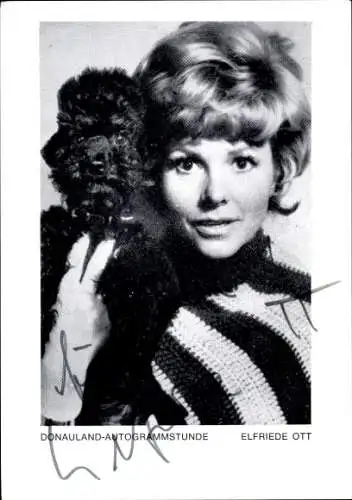 Ak Schauspielerin Elfriede Ott, Portrait, Autogramm, Hund