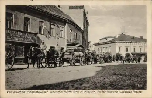 Ak Vilnius Wilna Litauen, Deutsches Militär rückt ein, im Hintergrund russisches Theater, I WK