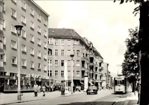 Ak Berlin Prenzlauer Berg, Schönhauser Allee, Geschäfte, Straßenbahn, Litfaßsäule