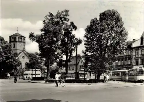 Ak Berlin Pankow Niederschönhausen, Partie auf dem Ossietzkyplatz, Doppeldecker, Straßenbahn