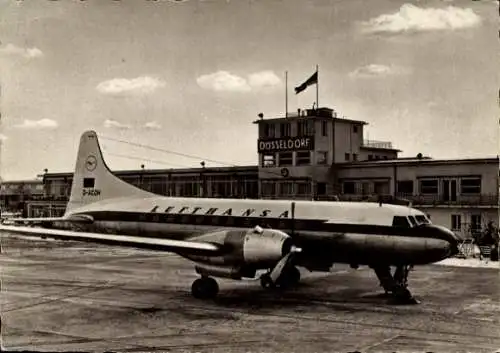 Ak Düsseldorf am Rhein, Lufthansa Passagierflugzeug, Flughafen