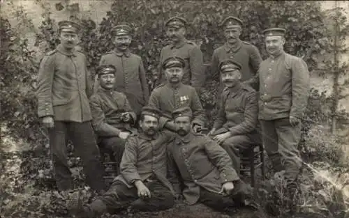 Foto Ak Deutsche Soldaten in Uniformen, Landwehr Infanterie Regiment 10, I WK