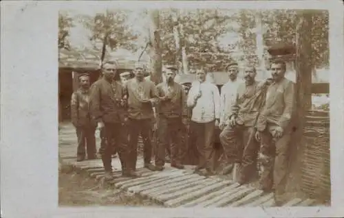 Foto Ak Deutsche Soldaten in Uniformen, Landwehr Infanterie Regiment 10, I WK