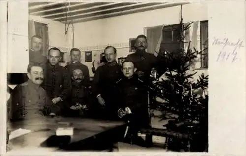 Foto Ak Deutsche Soldaten in Uniformen, Weihnachten 1917, I WK