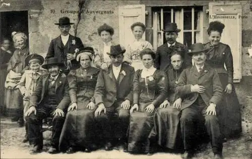 Ak Auvergne, Gruppenfoto, Französische Tracht