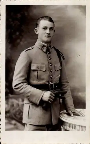 Foto Ak Französischer Soldat in Uniform, Porträt