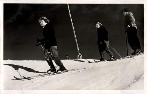 Ak Sankt Anton, Prinzessinnen Beatrix und Irene fahren Ski
