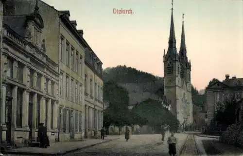 Ak Diekirch Luxemburg, Straßenpartie mit Kirche