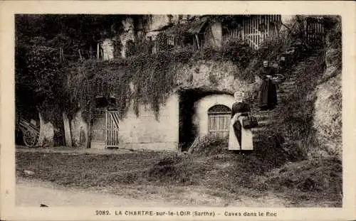 Ak La Chartre sur Loir Sarthe, Höhlen im Felsen