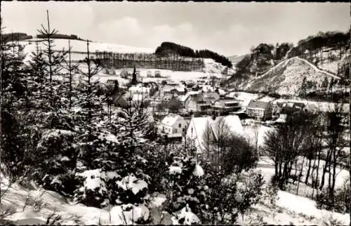 Ak Bilstein Lennestadt im Sauerland, Gesamtansicht, Winteransicht