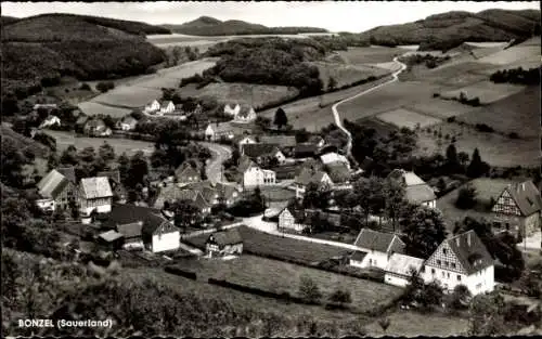 Ak Bonzel Lennestadt im Sauerland, Gesamtansicht, Vogelschau