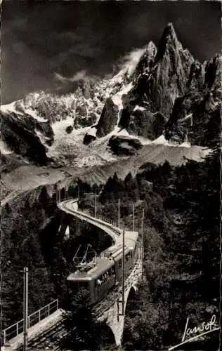 Ak Chamonix Mont Blanc Haute Savoie, Le chemin de fer du Montenvers, l'Aiguille du Dru