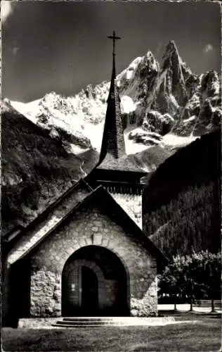 Ak Chamonix Mont Blanc Haute Savoie, Chapelle des Praz de Chamonix, aiguille du Dru