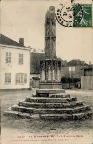 Ak Vitry en Perthois, L'Ancienne Croix