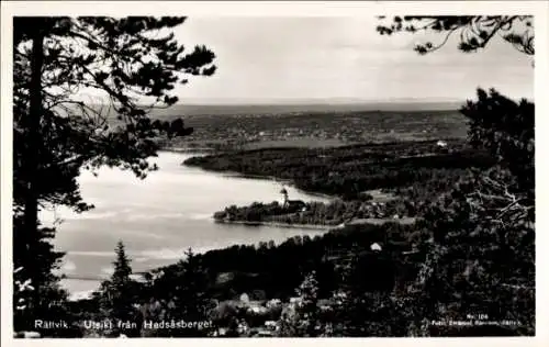 Ak Rättvik Schweden, Utsikt fran Hedsasberget, Totalansicht, Kirche am Wasser