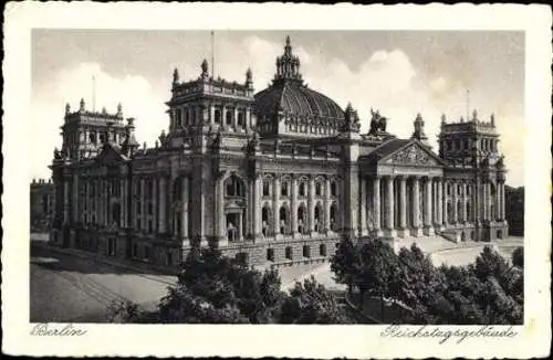 Set von 16 AK Berlin Dom Reichstaggebäude etc.