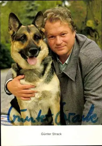 Ak Schauspieler Günter Strack mit Schäferhund, Portrait, Autogramm