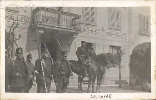 Foto Ak Lausanne Kt. Waadt Schweiz, Münchner Bierhalle, Soldaten, Reiter