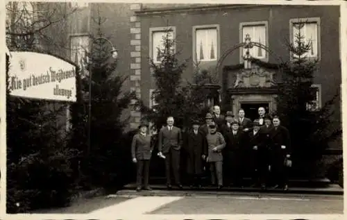 Foto Ak Borbeck Essen im Ruhrgebiet, Männer, Gruppenfoto, Schloss