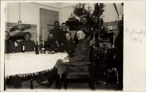 Foto Ak Deutsche Soldaten in Uniformen, Weihnachten 1917, I WK