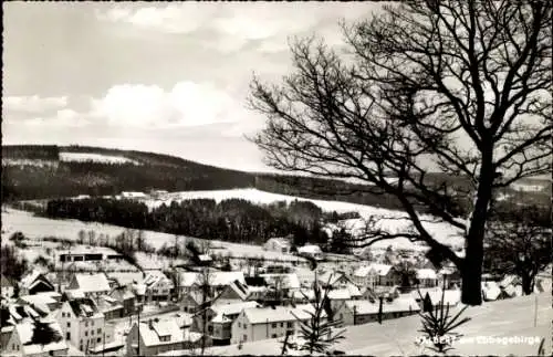 Ak Valbert Meinerzhagen im Sauerland, Totalansicht, Ebbegebirge, Winteransicht