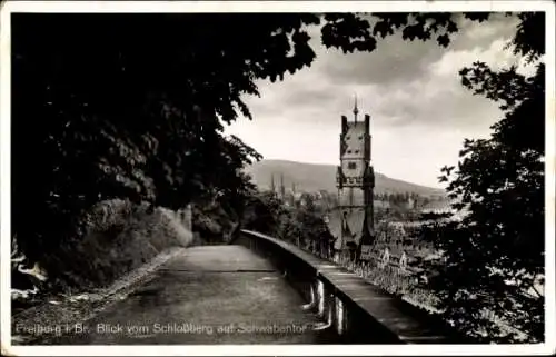 Ak Freiburg im Breisgau, Blick vom Schlossberg auf Schwabentor