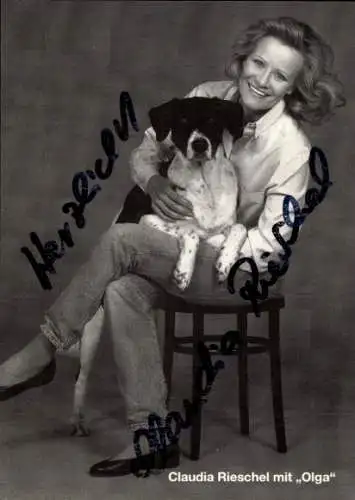 Ak Schauspielerin Claudia Rieschel, Portrait, Autogramm, Hund Olga