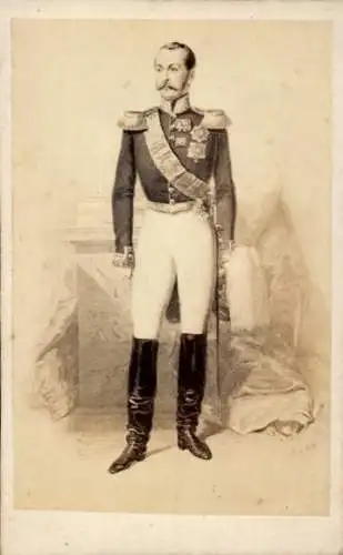 CdV Zar Alexander II von Russland, Standportrait, Uniform