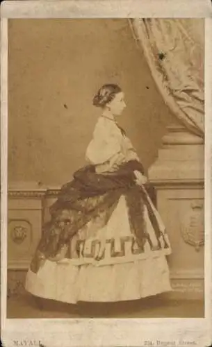 CdV Prinzessin Helena, Standportrait