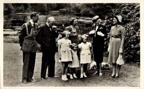 Ak Königin Juliana mit Familie und Winston Churchill, 1946