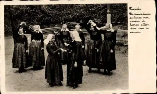 Ak Twente Overijssel Niederlande, Frauen in Tracht beim Tanzen