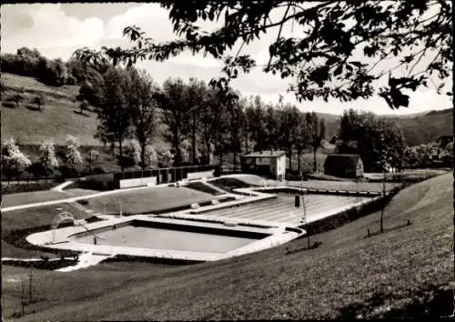 Ak Rotenburg an der Fulda, Waldschwimmbad, Helenbachtal