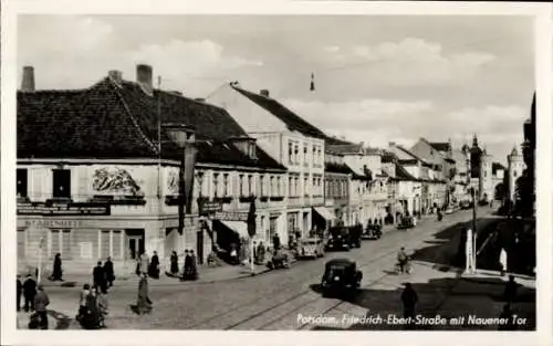 Ak Potsdam, Friedrich Ebert Straße mit Nauener Tor, Autos, Gleise, Geschäfte