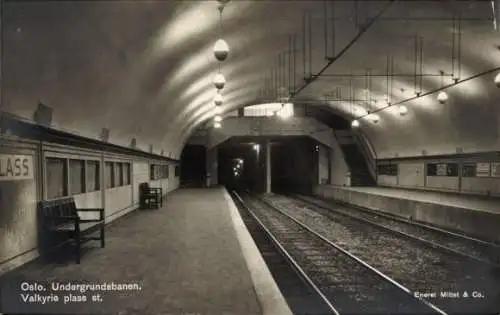 Ak Oslo Norwegen, Untergrundbahnhof, Bahnschienen, Gleis