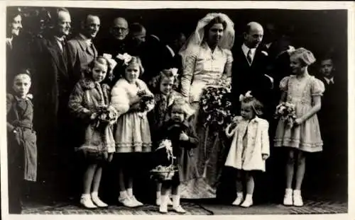 Foto Ak Prinzessinnen Beatrix, Irene und Margriet, Trauung, Niederländisches Königshaus