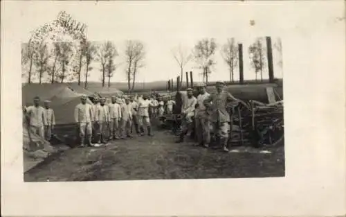 Foto Ak Deutsche Soldaten in Uniformen, Feldbäckerei, I WK