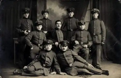 Foto Ak München Bayern, Deutsche Soldaten in Uniformen, KB Infanterie Regiment 1