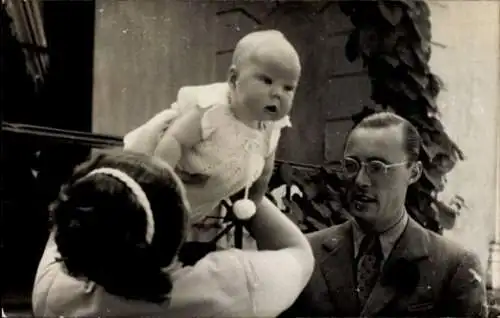 Foto Ak Königin Juliana der Niederlande, Prinz Bernhard zur Lippe-Biesterfeld, Prinzessin