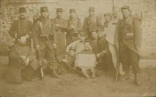 Foto Ak Le Mans Sarthe, französische Soldaten, Gruppenfoto