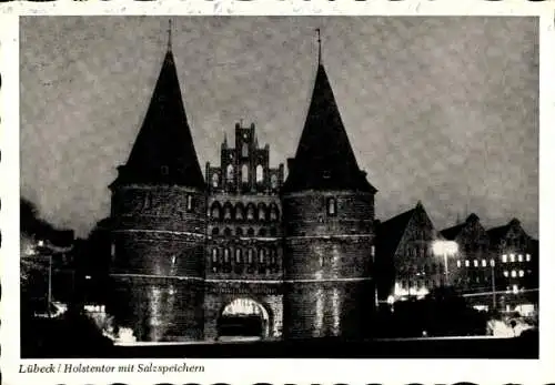 Ak Hansestadt Lübeck, Holstentor mit Salzspeichern