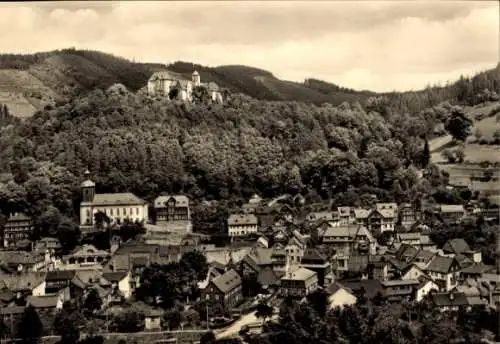 Ak Leutenberg in Thüringen, Blick von der Gustav-Fehler-Höhe, Stadtmitte, Schloss Friedensburg