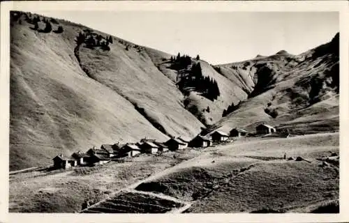 Ak Petit-Bornand Haute Savoie, sur la route de Lessy, les Chalets de Maize