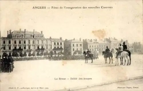 Ak Angers Maine et Loire, fetes de l'inauguration des nouvelles Casernes,La Revue, Defile des troupe